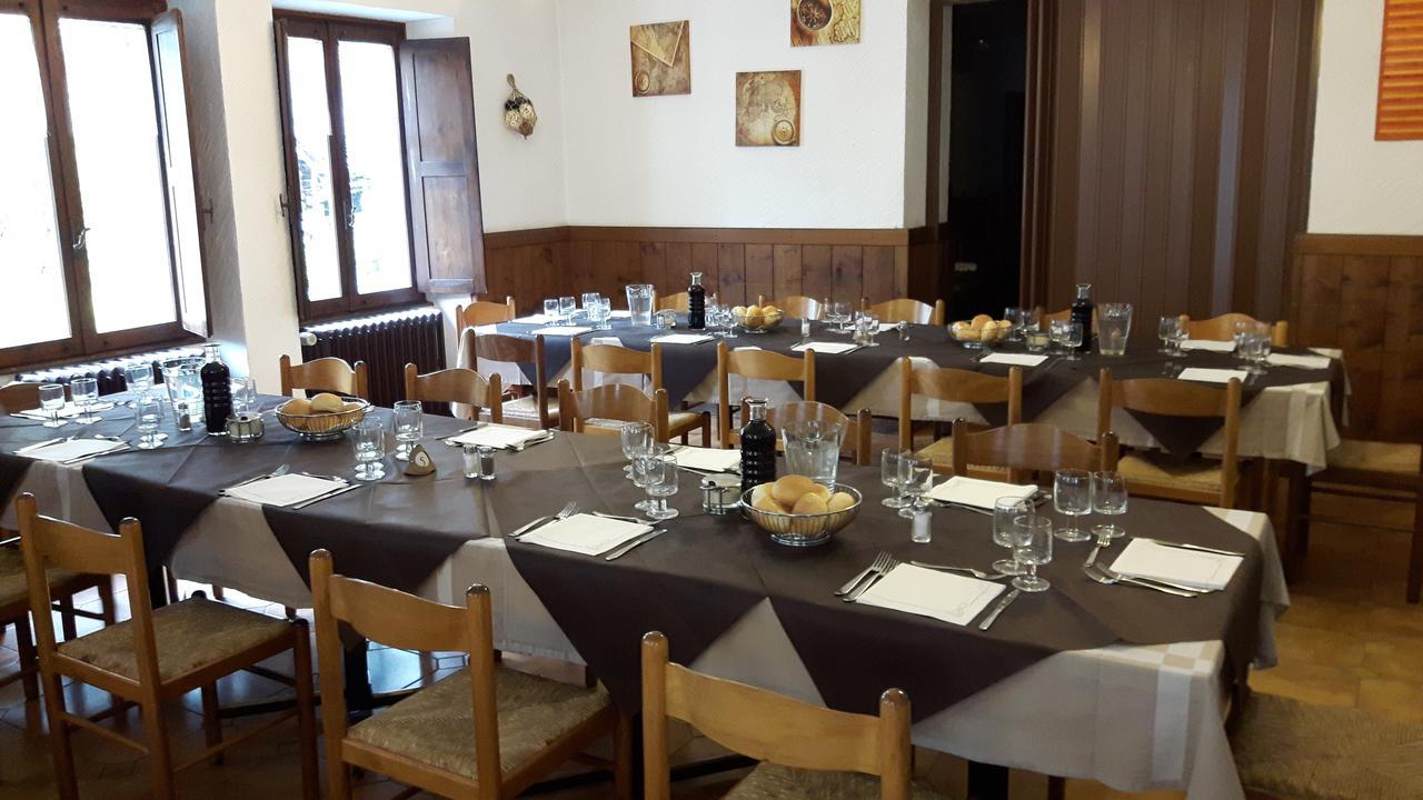 Casa Alpina De Filippi Hotel Macugnaga Bagian luar foto