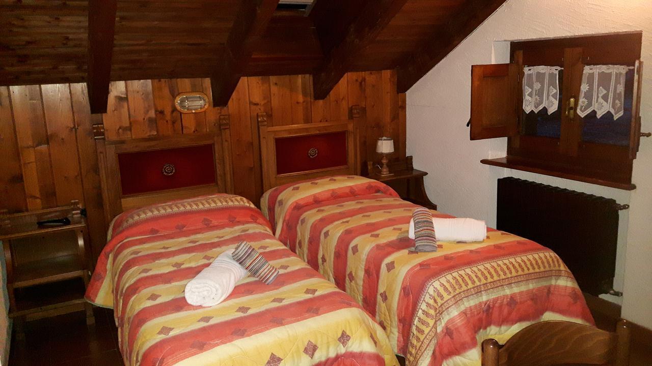 Casa Alpina De Filippi Hotel Macugnaga Bagian luar foto