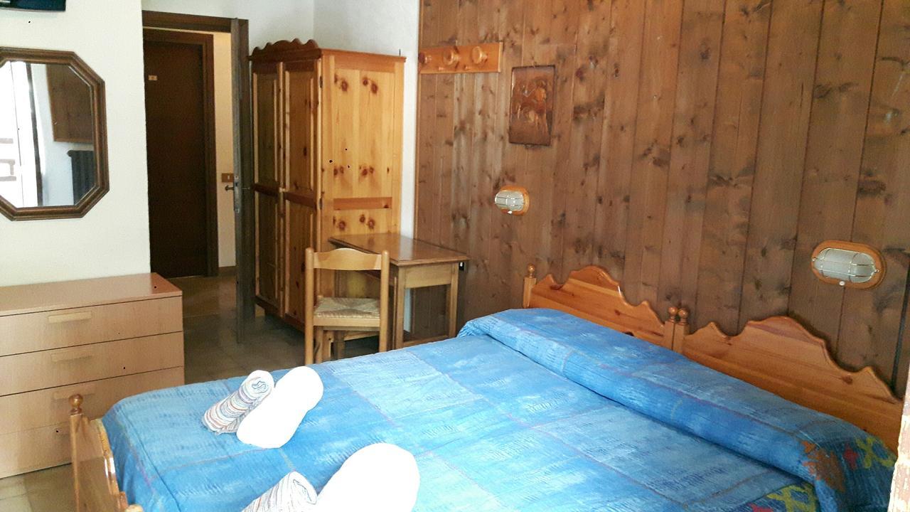 Casa Alpina De Filippi Hotel Macugnaga Bagian luar foto