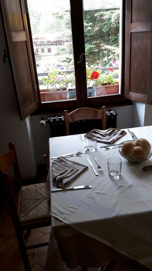 Casa Alpina De Filippi Hotel Macugnaga Bagian luar foto